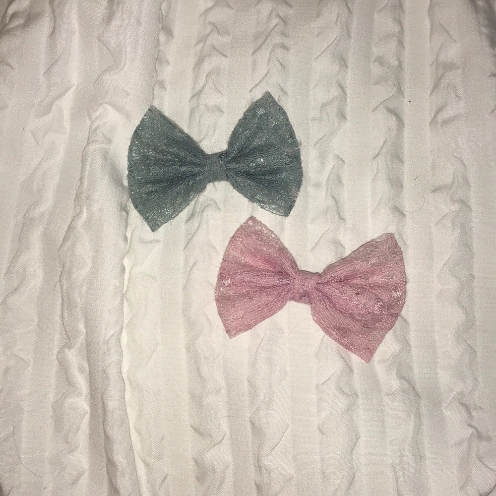 2 Hair Bows